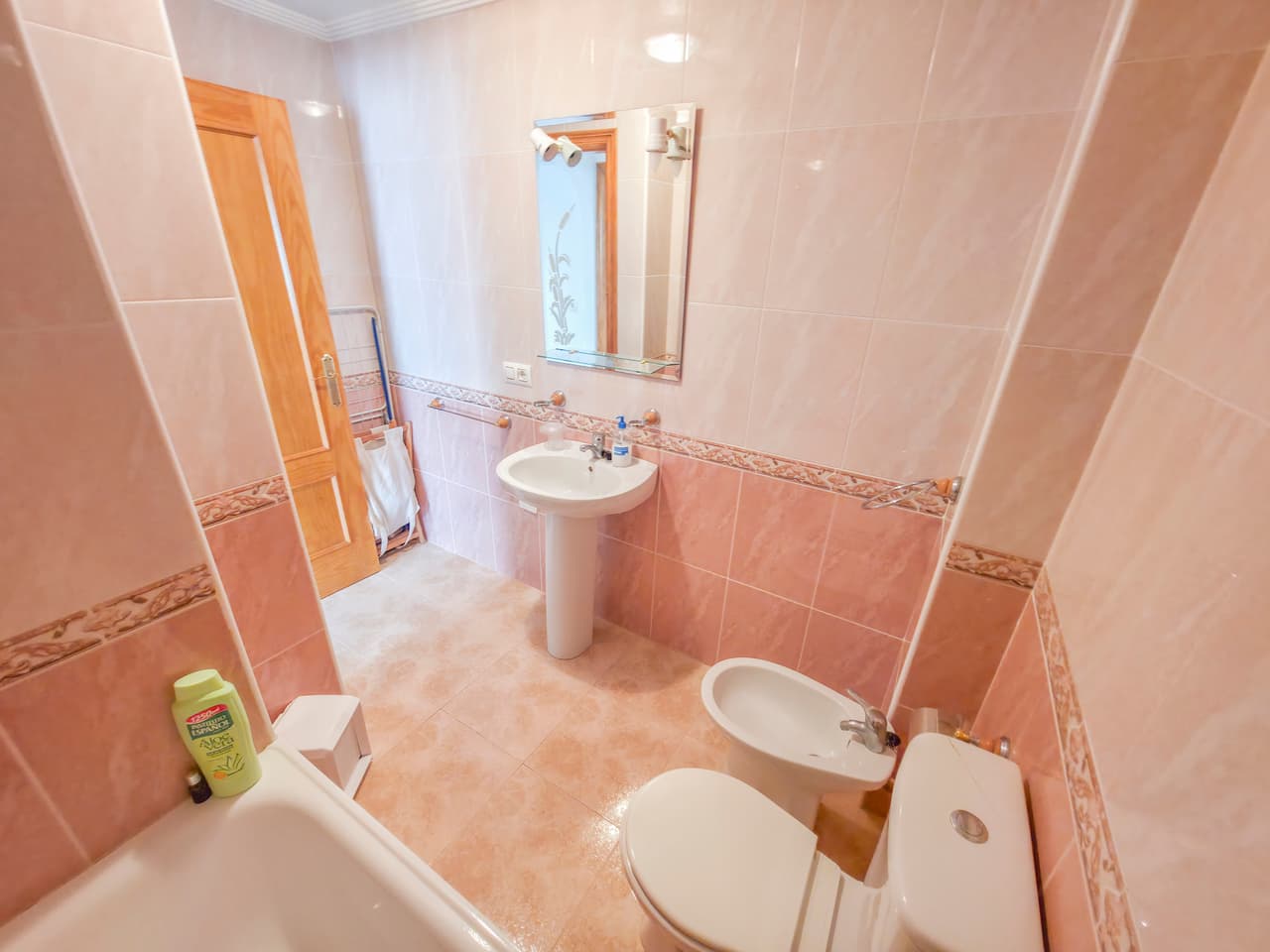 2 bed Middle Floor Apartment in Villamartin