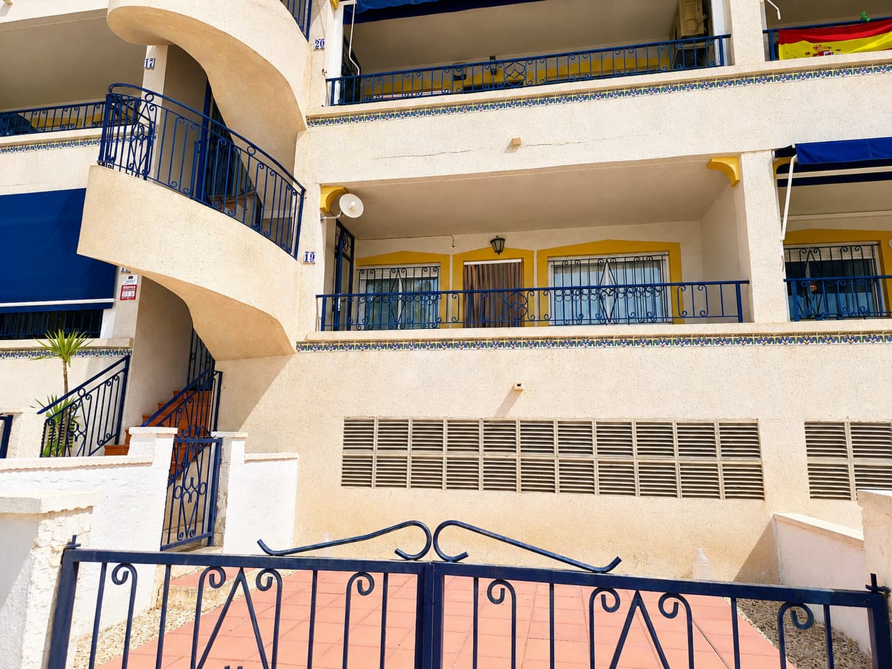 2 bed Middle Floor Apartment in Villamartin