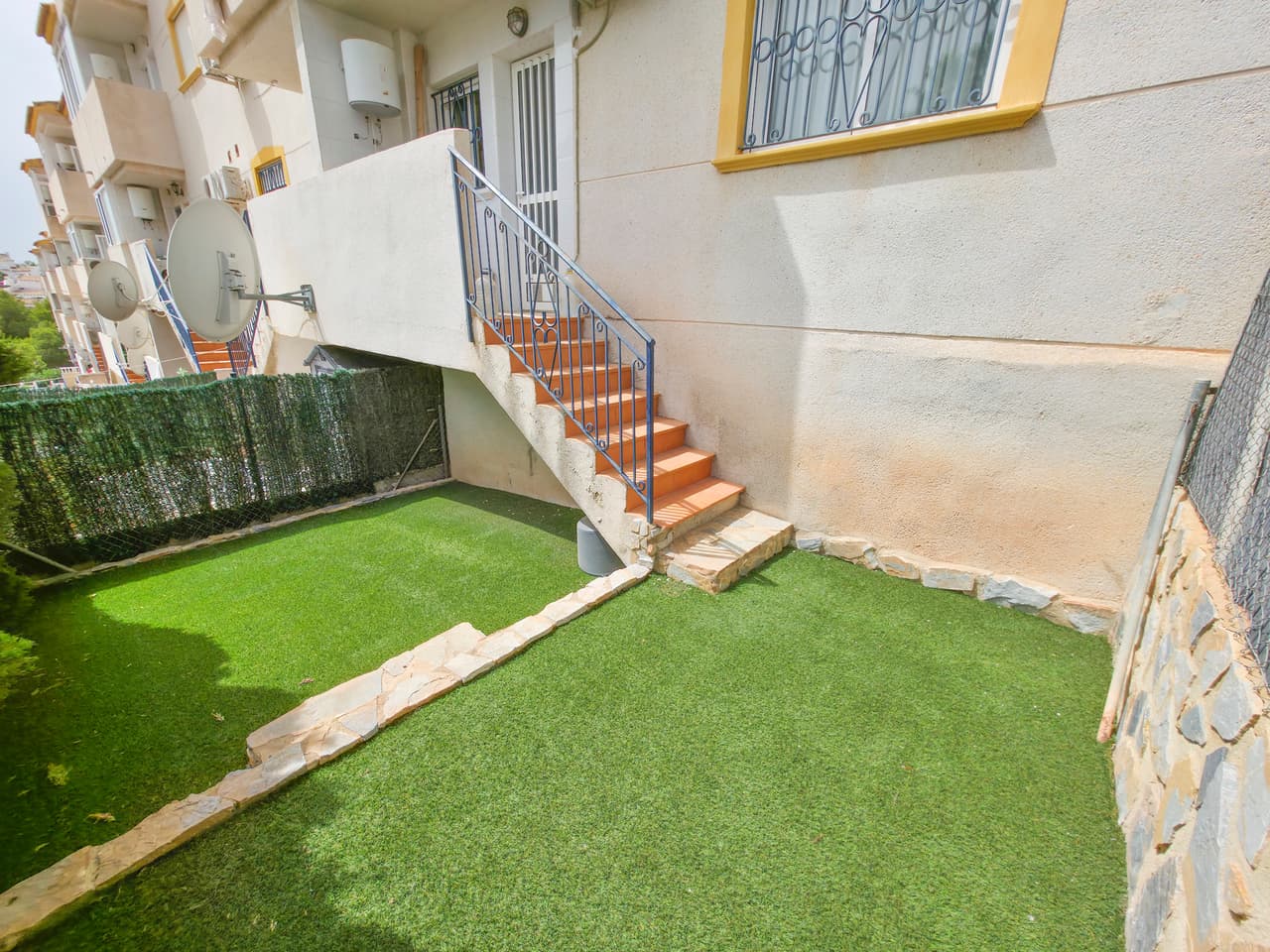 2 bed Middle Floor Apartment in Villamartin