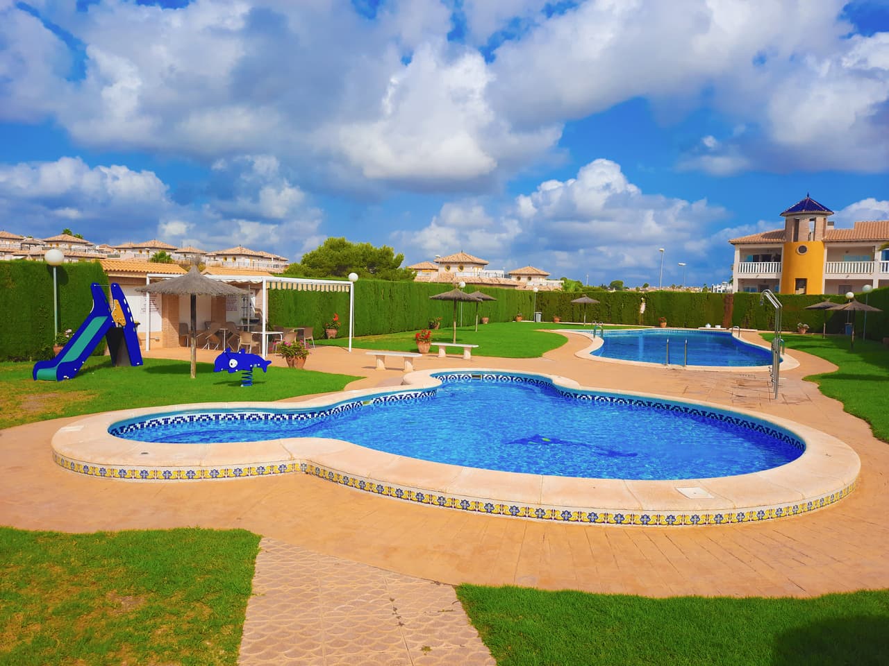 2 bed Middle Floor Apartment in Villamartin