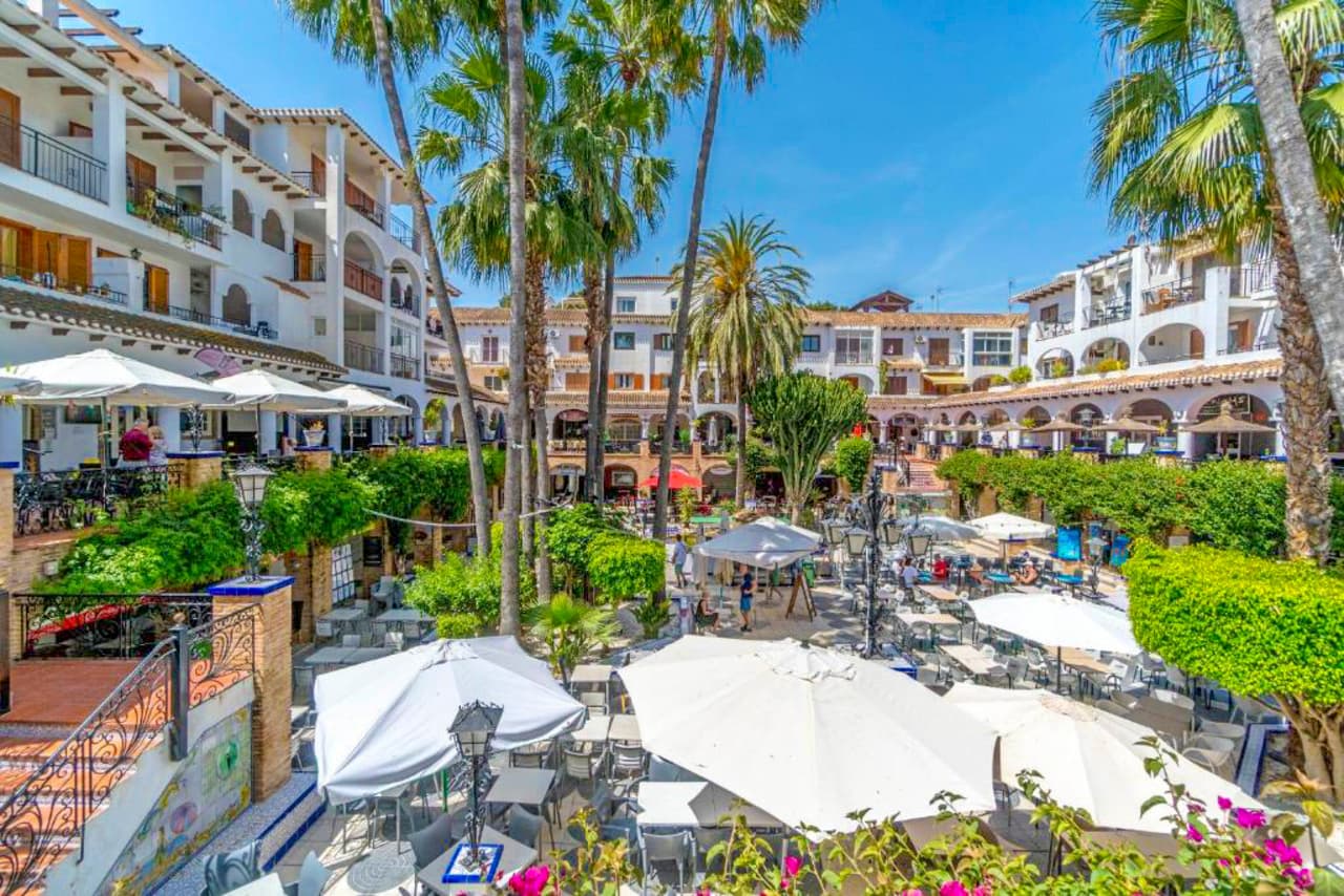 2 bed Middle Floor Apartment in Villamartin