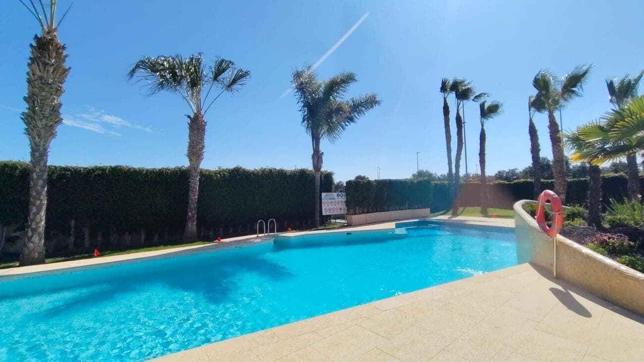 2 bed Middle Floor Apartment in Orihuela Costa