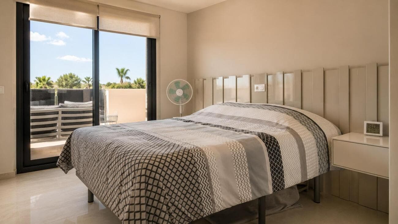 2 bed Middle Floor Apartment in Orihuela Costa